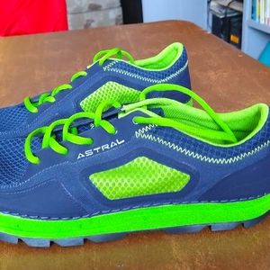 Astral size 9 men's shoes